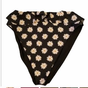 Show Me Your Mumu Daisy Love Island Ruffle Bottom Size M